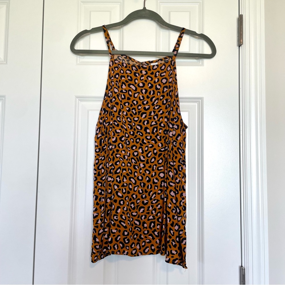 3️⃣ for $10!!! Old Navy Leopard Tank